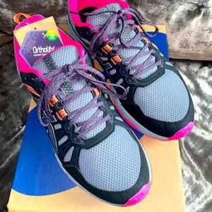 ASICS Gel Venture 7 - Size 9 WIDE